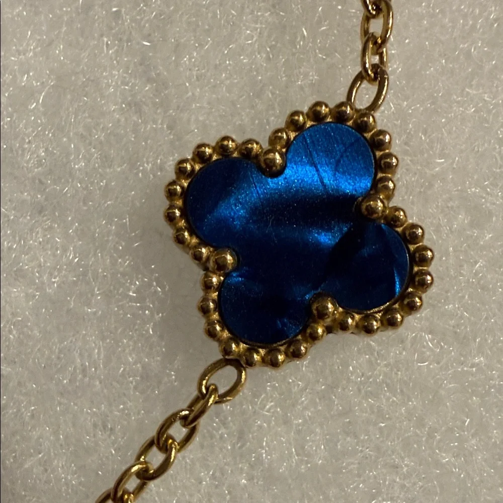 Elegant Gold and Royal Blue Clover Stainless Steel Fashion Bracelet - Picture 3 of 8